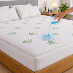 Lukzer 100% Waterproof Natural Aloe Vera Mattress Protector/Mattress Cover / King Size - (78" x 72" Inches) - (6.5 x 6 ft)